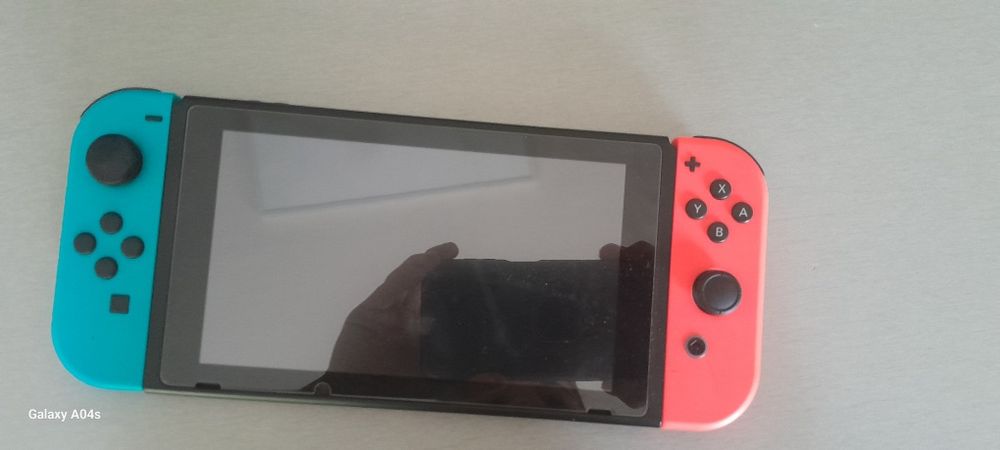 Vând Nintendo Switch cu joc super Mario bros wonder