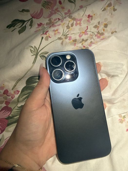 iPhone 15 pro, blue titanium