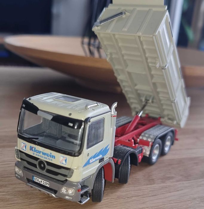 Se vinde machetă Camion Mercedes NZG