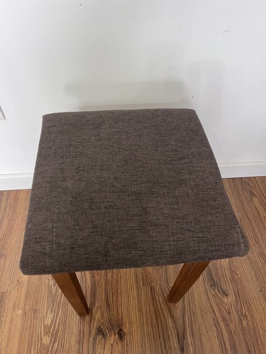 Деревянные табуретки