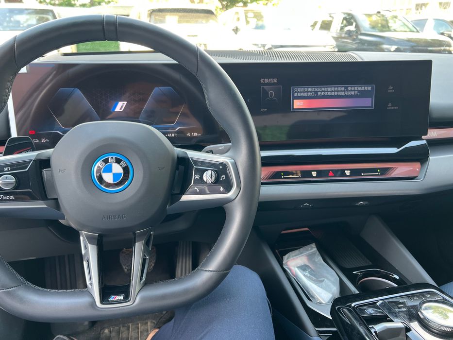 Bmw i5 40l 2025 yil