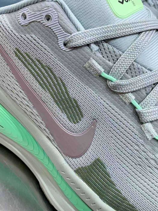 Оригинални мъжки маратонки Nike Vomero 18 налични с кутия