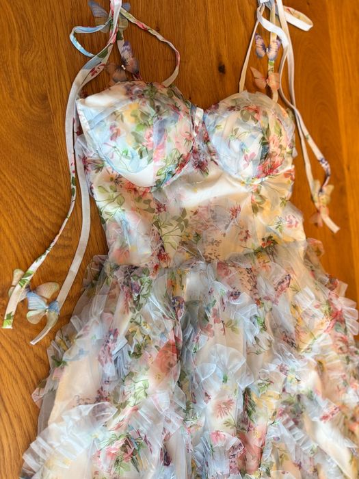 Уникална рокля с презрамки дантела тюл