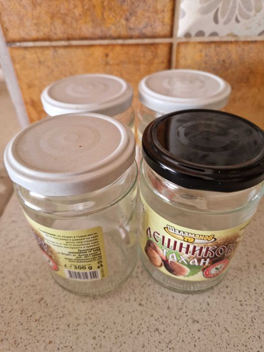 Буркани с капачки различни видове