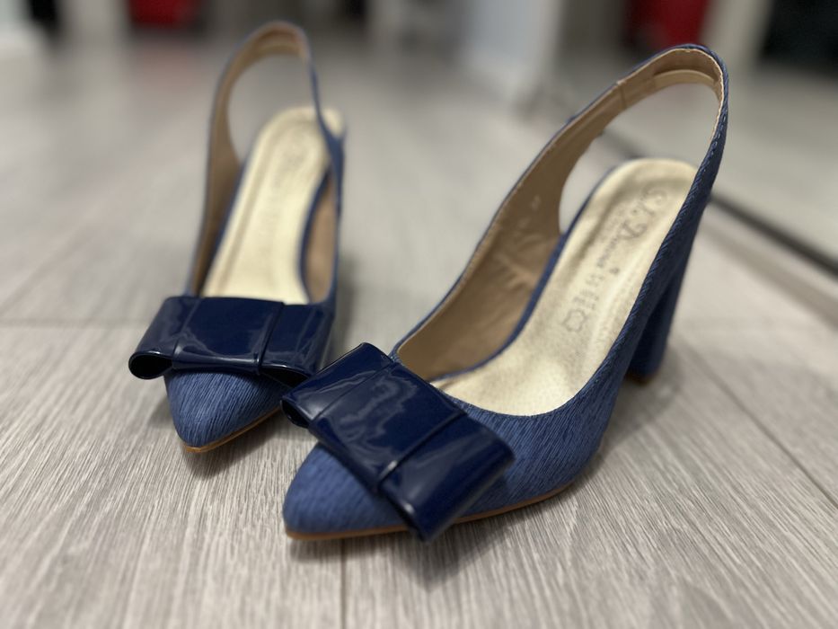 Pantofi decupati marime 37