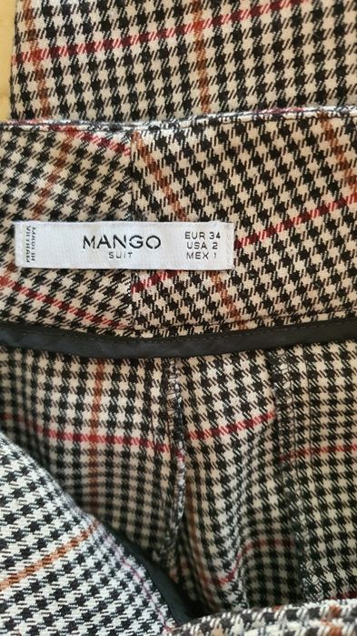 Pantaloni conici in carouri Mango