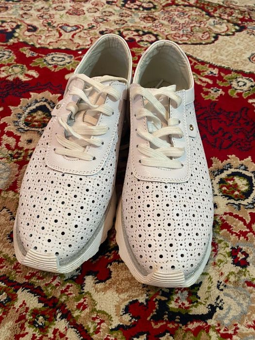 Продам летние кроссовки