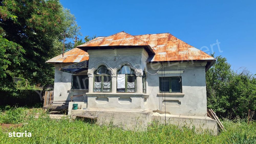 Casă bătrânească de vânzare în comuna Ciofrângeni, județ Argeș.