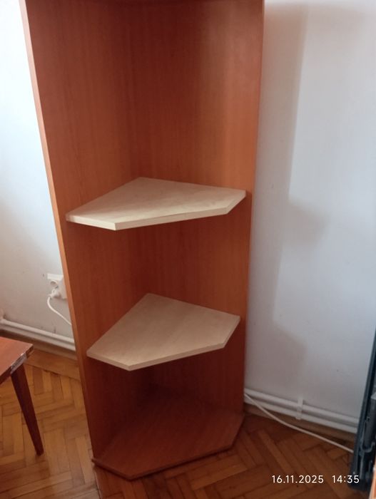 Diverse corpuri de mobilier