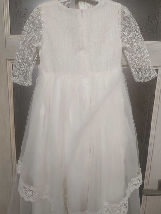 Платье нарядное.