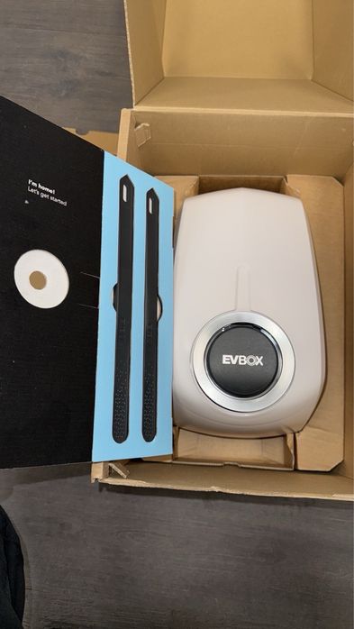 Нова Зарядна станция ЕVBOX ЕLVI 22 KW-за външен монтаж Висок клас