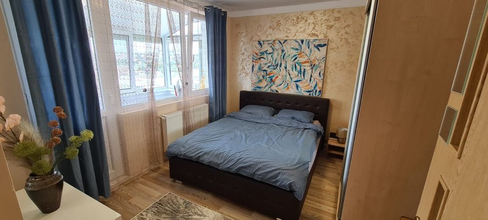PF  Închiriez Apartament 3 camere Lux Centru , Palas