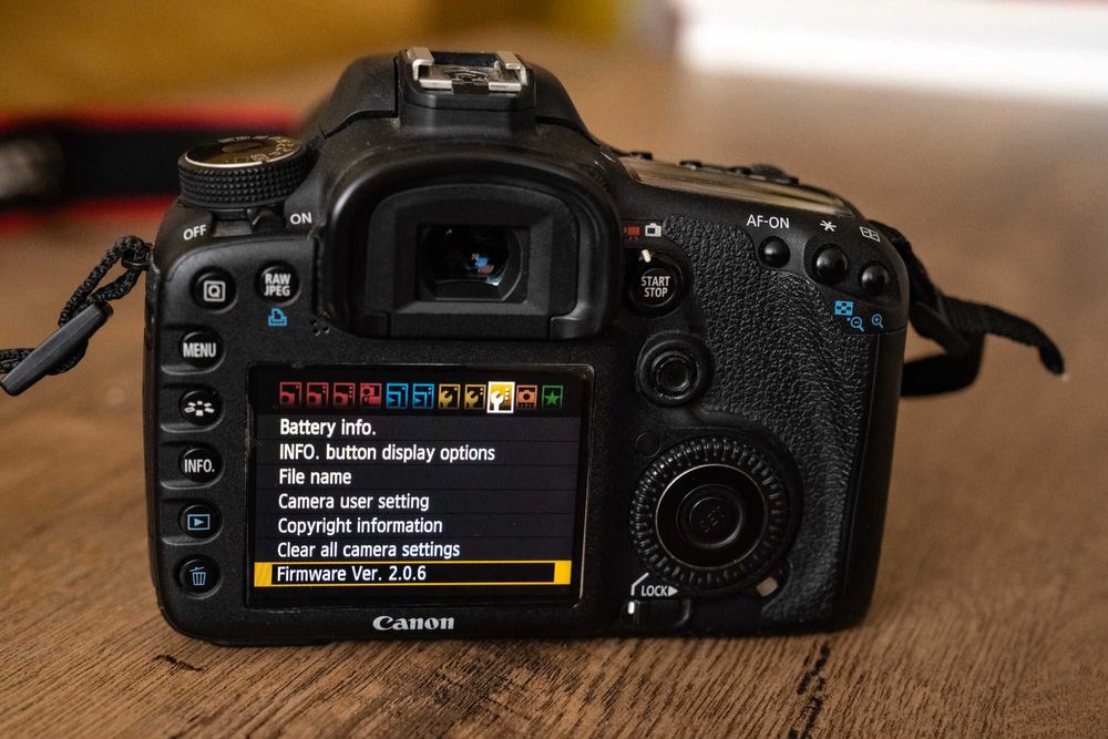 Canon EOS 7D, Тamron17-50 f2.8, TT685c, 3 батерии, 2 бр CF и чанта.