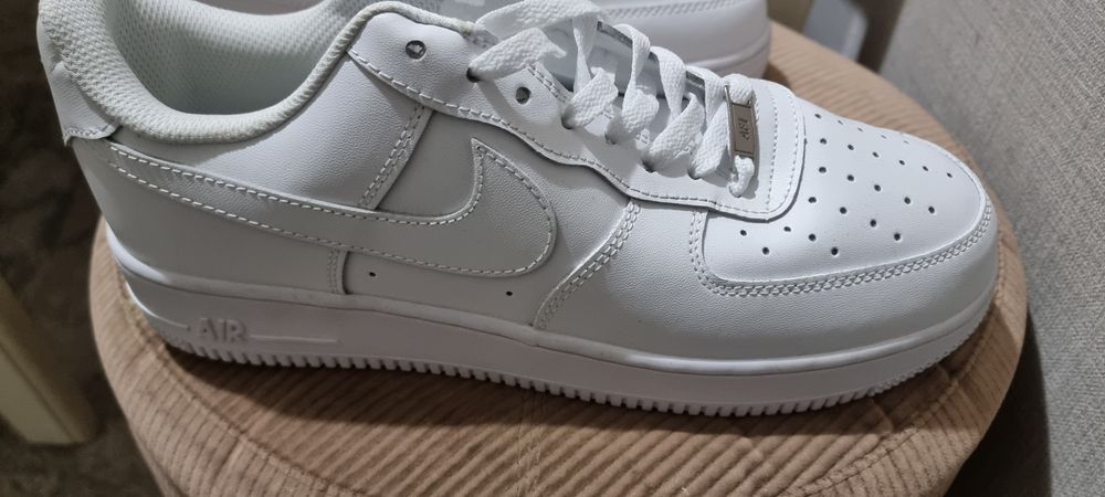 Продам уроссовки Nike