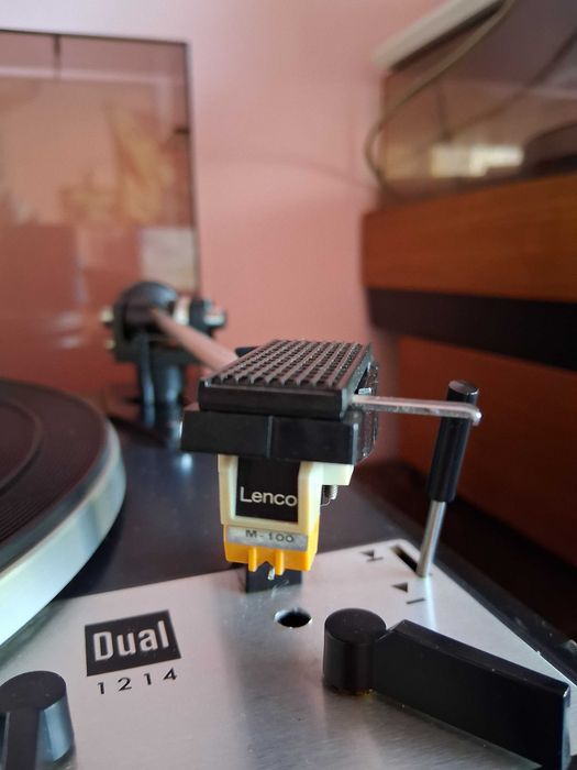 Продавам грамофон DUAL 1214