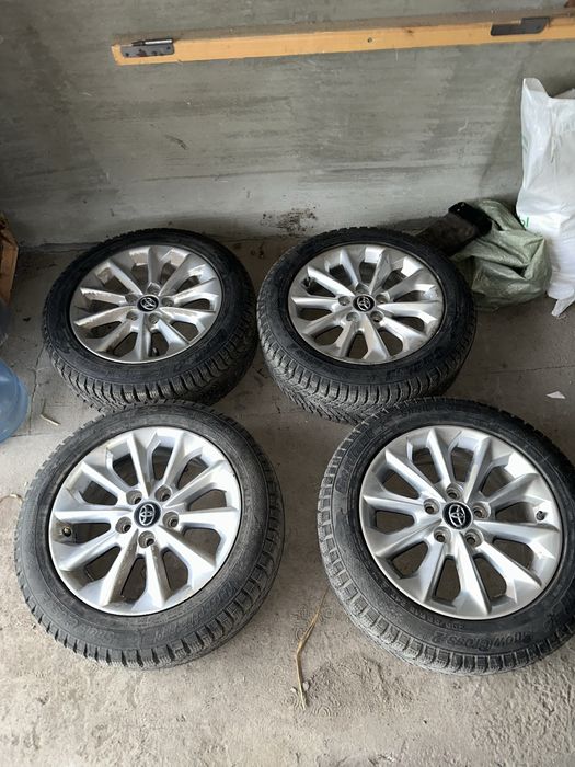 Продам диски тойота оригинал R16