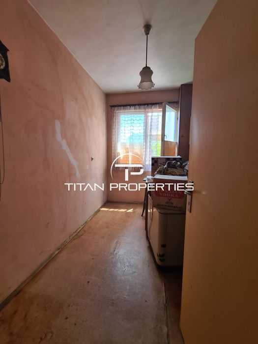 Тристаен апартамент в кв. Кючук Париж