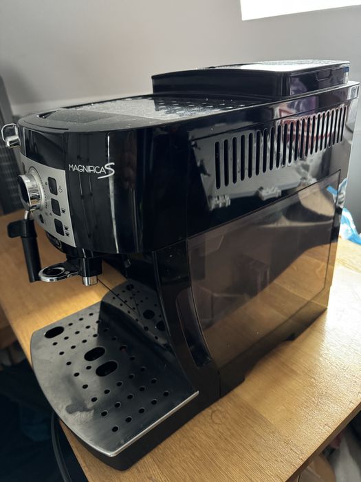 Aparat cafea in stare buna DeLonghi