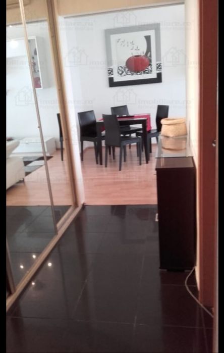 Apartament cu 2 camere decomandate de închiriat, central