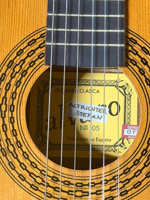 3 modele chitari vintage cu huse!Stare bună!!