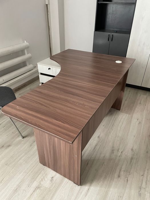 Продам офисный стол