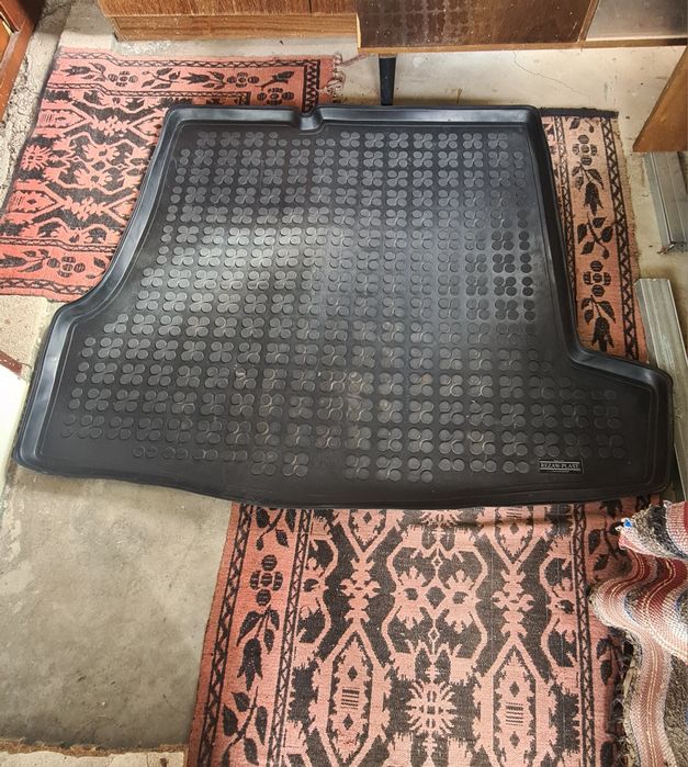 Стелки за vw,фолксваген пасат б5 и б5.5,и гумена стелка за багажник.