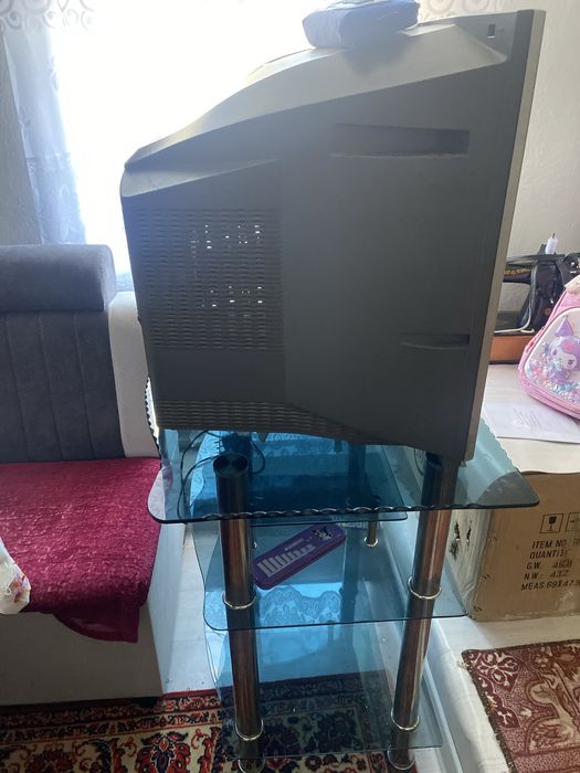 Продается телевизор с подставкой