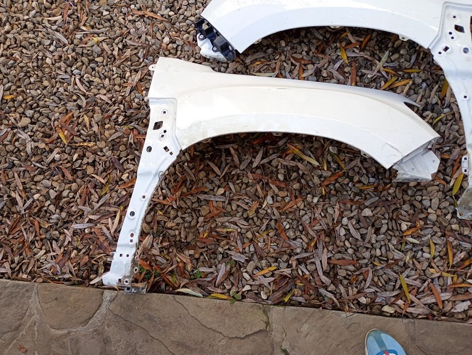 Bara fata spate capotă aripă Dacia Duster 2018-2023