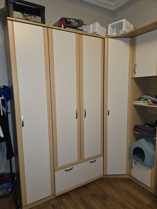 Придётся детская стенка.