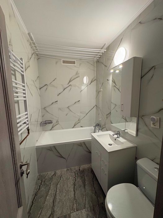 Apartament 3 camere, 59mp, semidecomandat, partial mobilat, zona Cina