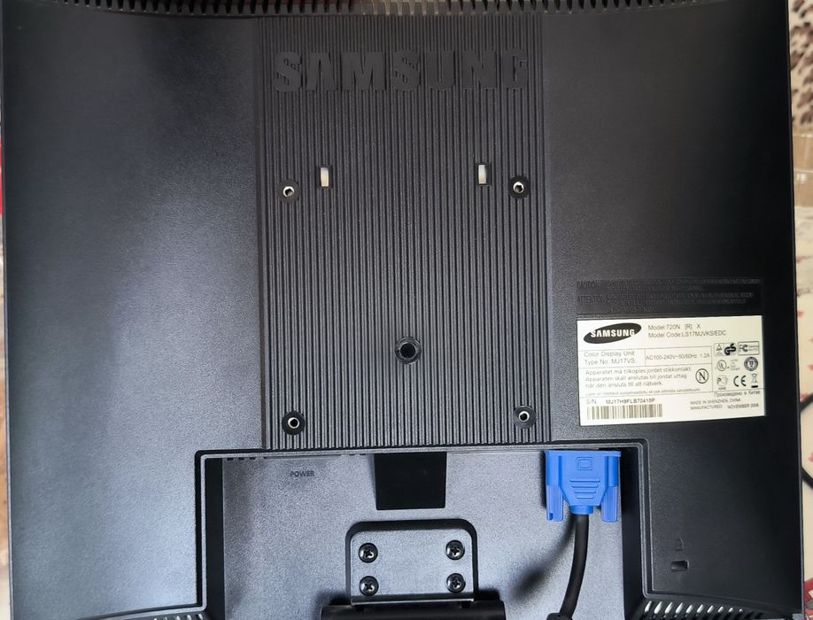 Два монитора 22 и 17 инча