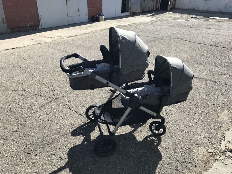 Продам коляску для двойняшек / близнецов