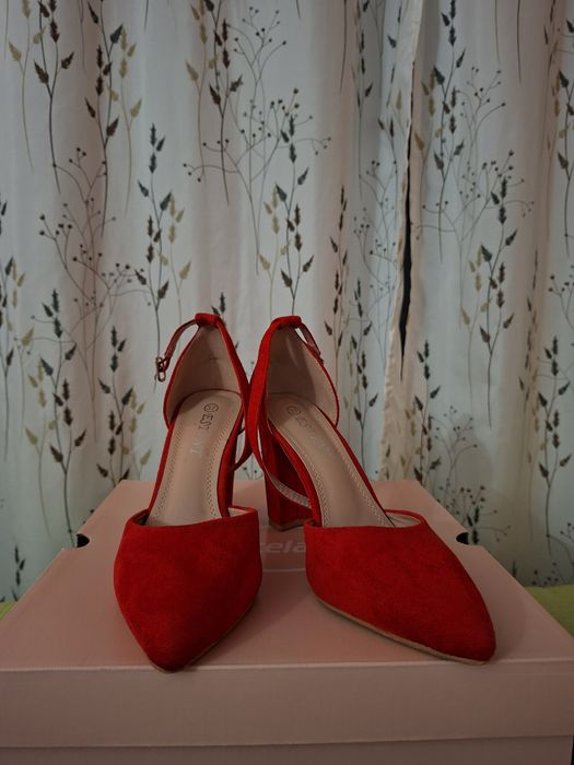 Pantofi Roșii Eleganți