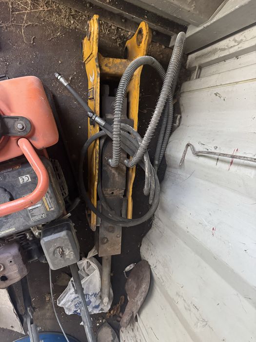 Продам гидромолот на мини экскаватор от 2х тонн