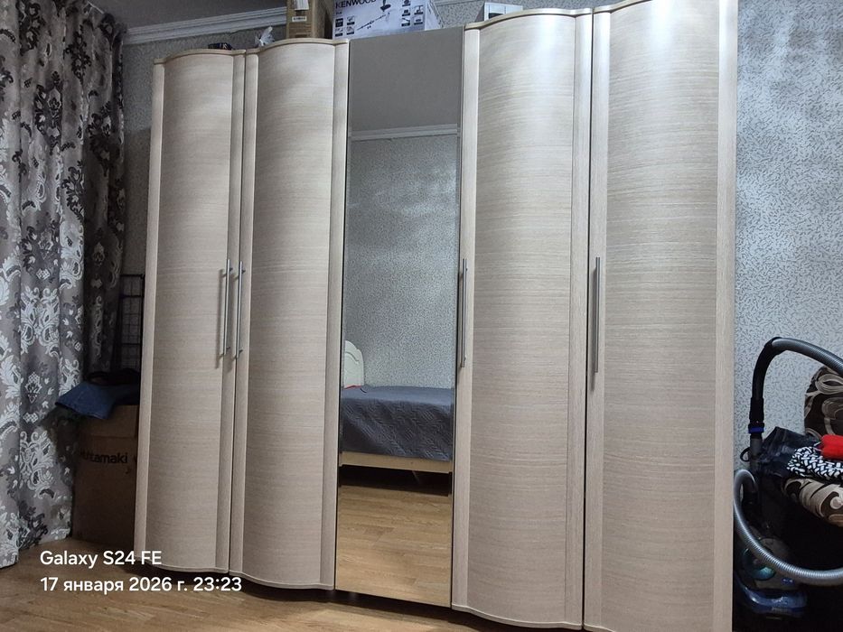 Продам шифоньер и электроплиту