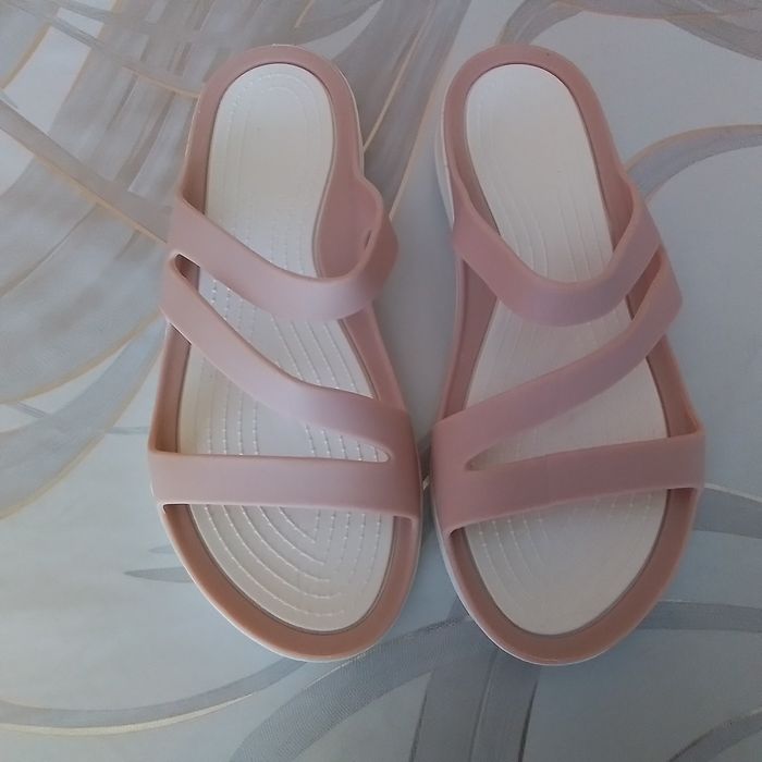 Резиновые шлепки.