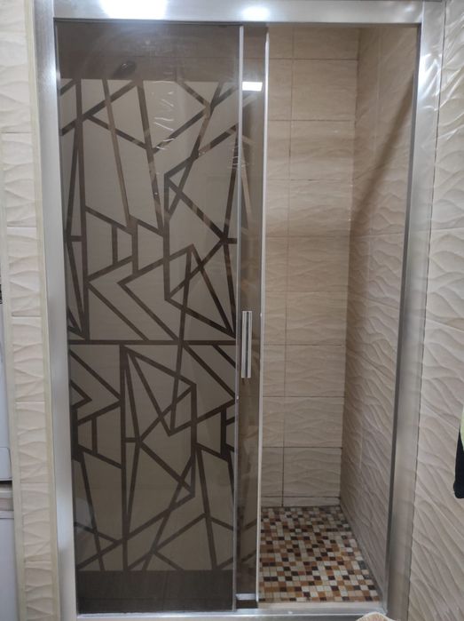 Продаётся стекло в душевую кабину