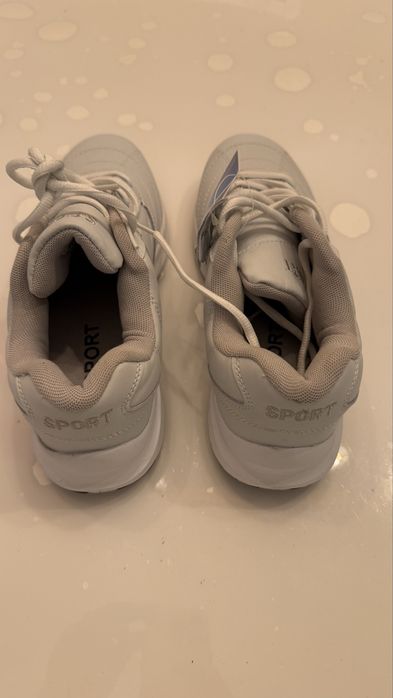 Vand adidasi Sport noi cu eticheta marimea 43 ieftin