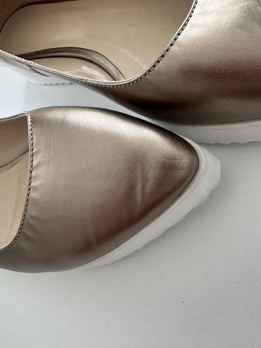 Balerini aurii cu talpa alba