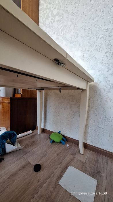 Продам стол и 4 стула