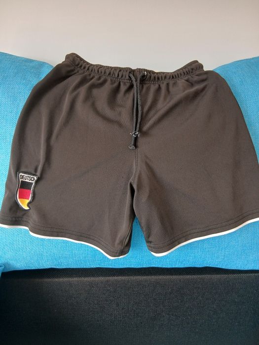 Vând șort ptr.băiat