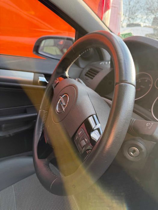 Opel Astra H GTC 1.7 CDTI