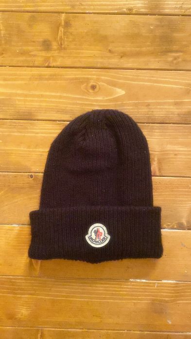 Caciulă Moncler în stare perfectă