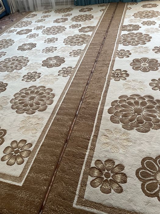 Продам 2 одинаковых ковтра