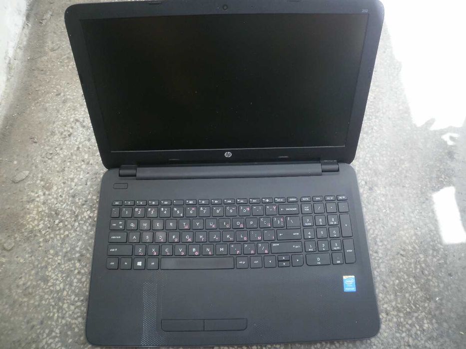 лаптоп HP 250 - работещ с 1ч. режим на батерия