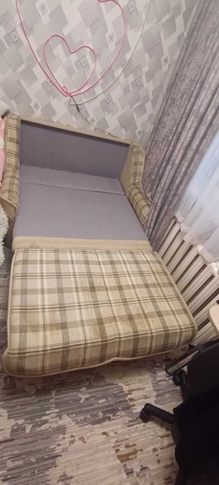 Диван, маленький