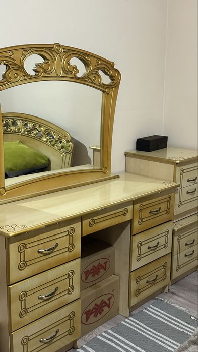 Королевски спальный гарнитур