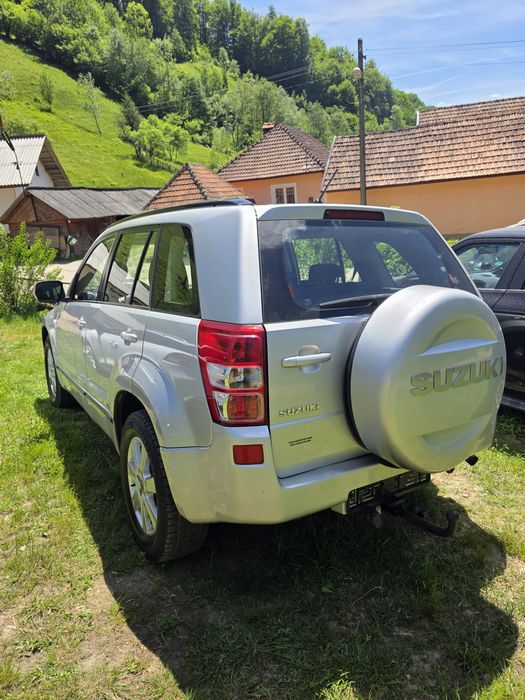 Suzuki Grand Vitara 2.0 Benzina + SET ROTI IARNA CADOU