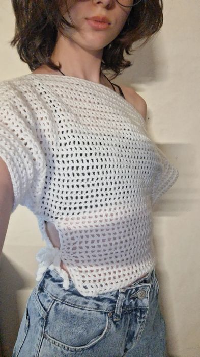 Top croșetat manual / Crop top plasă cu șireturi