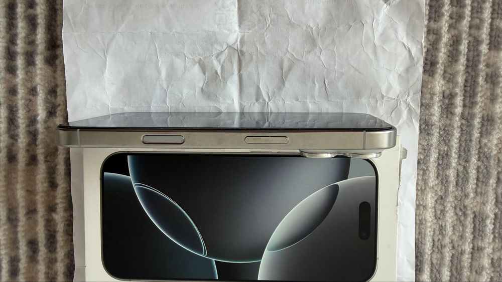 Продам Iphone 16 pro